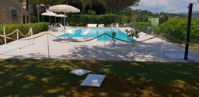 Il giardino e la piscina