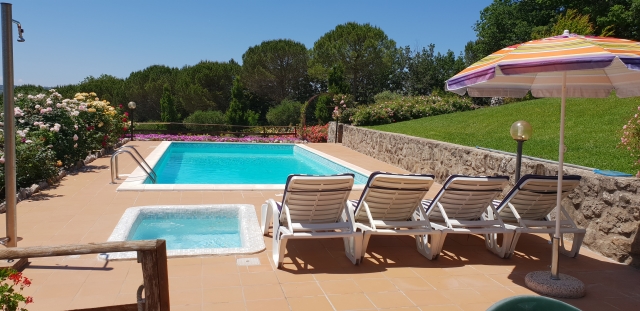 La piscina e la vasca jacuzzi