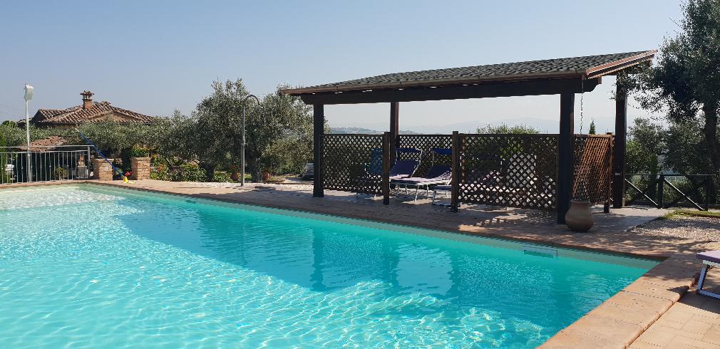 Il gazebo in piscina