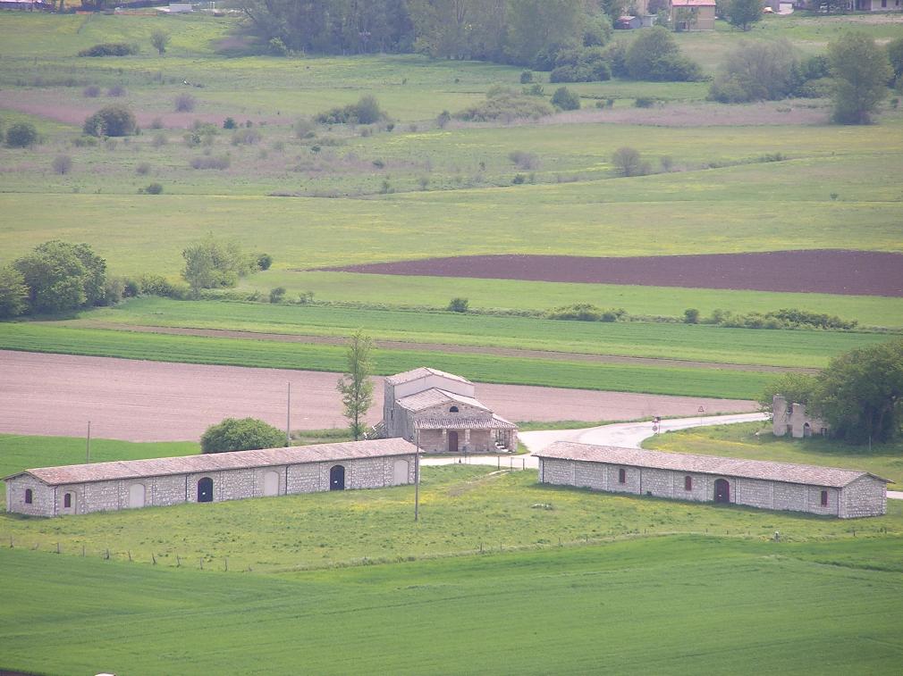 Vista dal Monte Orve sulla Chiesa di Santa Maria di Plestia -Foto di Roberta Milleri