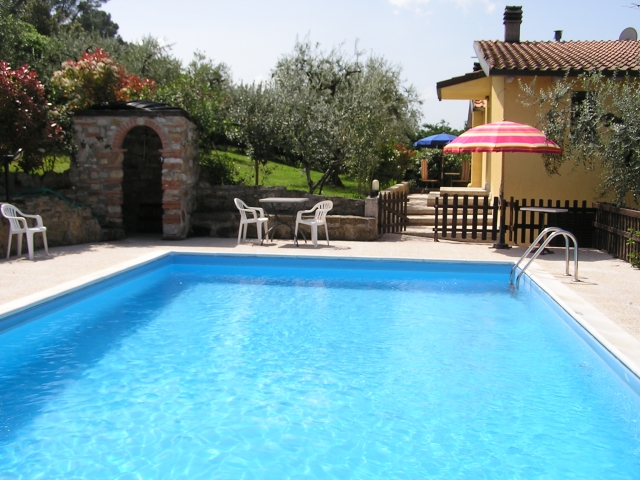 La piscina e la casa